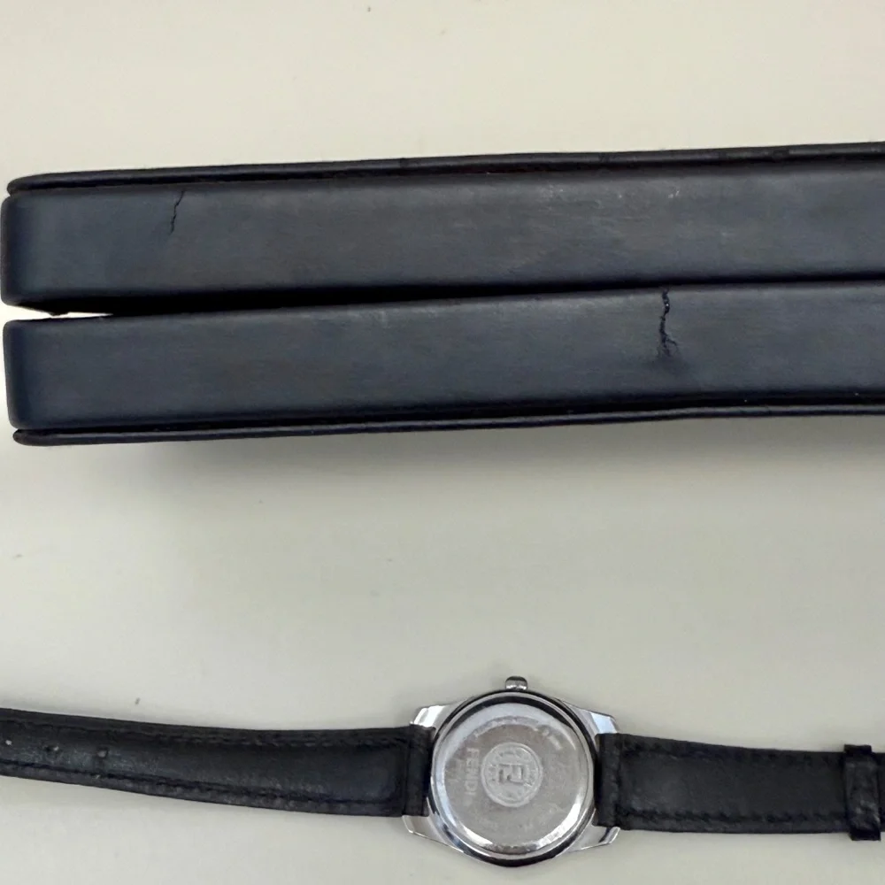 ✨ Vintage Fendi 210L Stainless Steel Watch – Excellent Condition! ✨ - Picture 10 of 11
